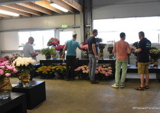 Geïnteresseerde bezoekers kregen een rondleiding bij Kolster bv